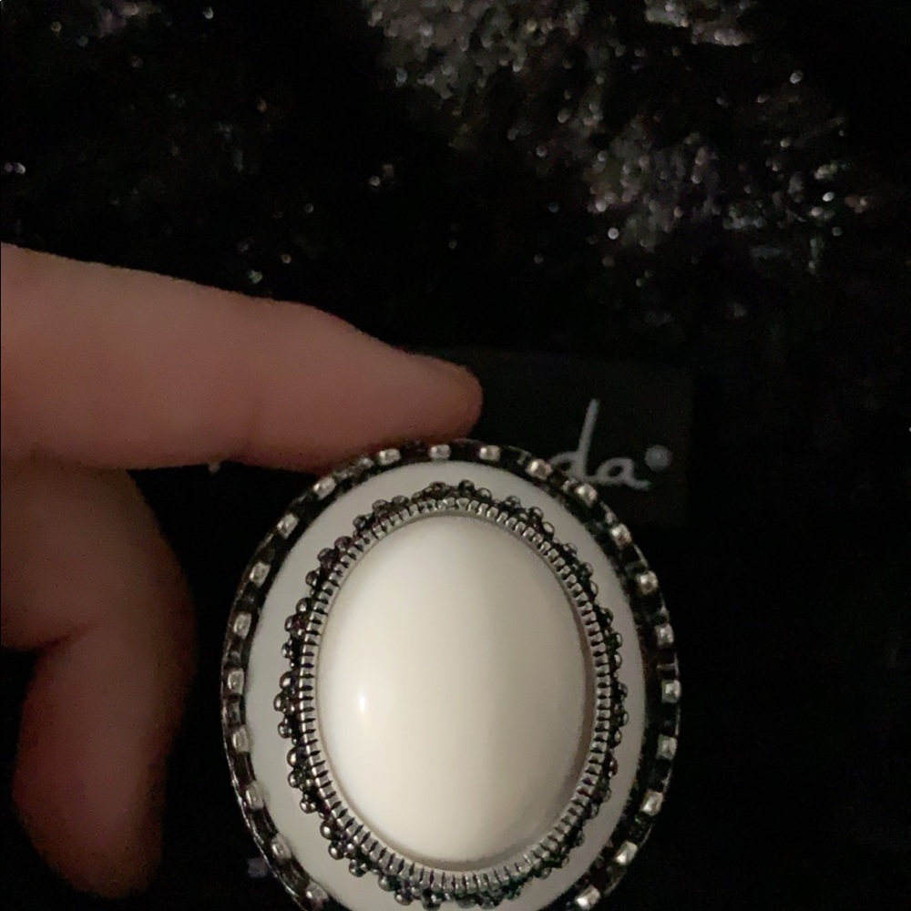 COSTUME JEWELRY/STATEMENT PIECE